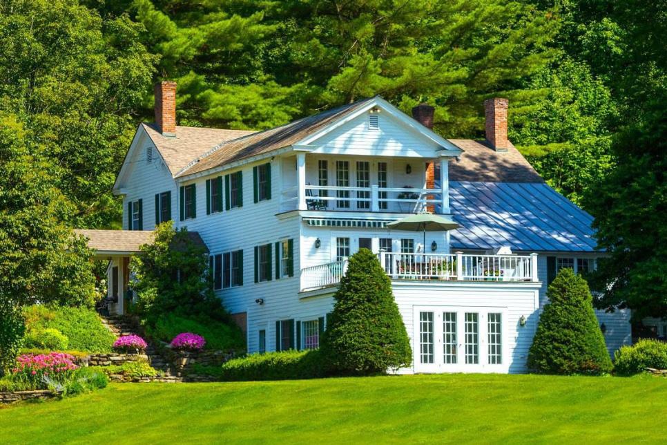 This epic 575-acre Vermont Airbnb comes with its own private golf course