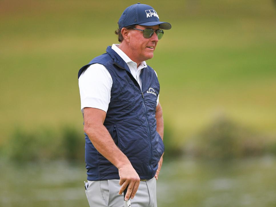 Watch Phil Mickelson make an ace, deliver like only Phil can in a sponsor outing