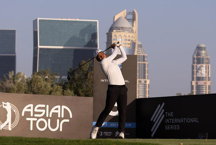 Suradit Yongcharoenchai takes the lead at Asian Tour International