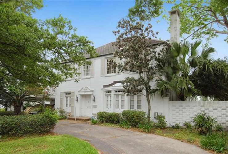 How much would you pay for this 1950s-era New Orleans mansion overlooking exclusive 18th hole?