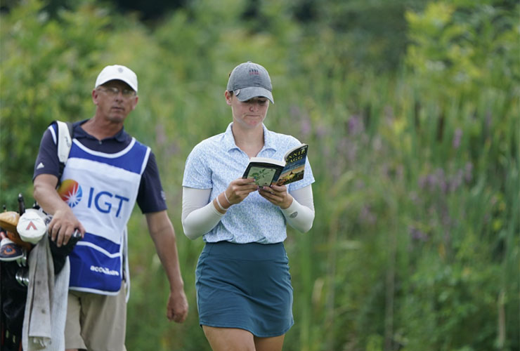 Pro Anna Redding actually reads books between shots at tournaments