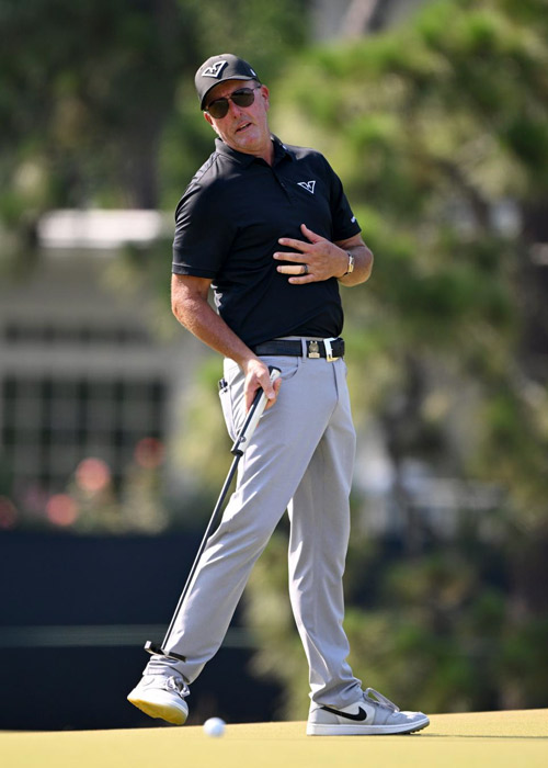 Phil Mickelson reacts to his missed putt on the third green in the second round - Ross Kinnaird