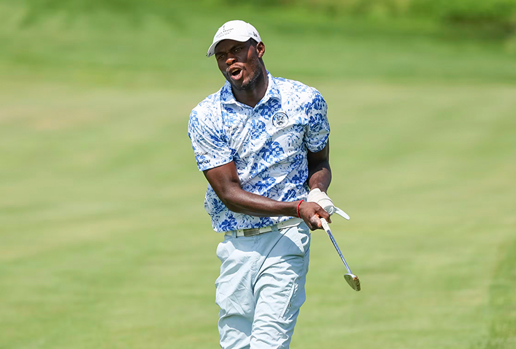 Issa Nlareb plays a shot on the 11th hole during the final round of the 2024 U.S. Adaptive Open at Sand Creek Station. (Jeff Haynes/USGA)