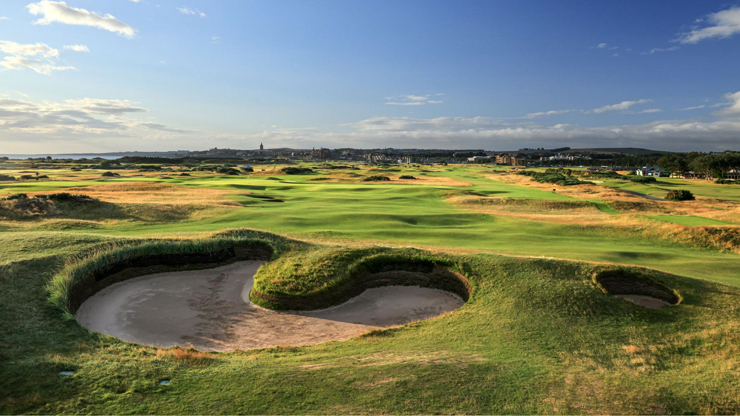 The par-5 14th hole features the famed "Hell Bunker." - David Cannon/R&A