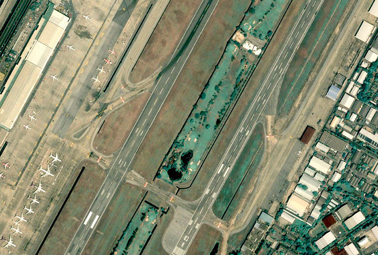 One of the most unique (and affordable) golf courses on earth is sandwiched between two runways at a Bangkok airport