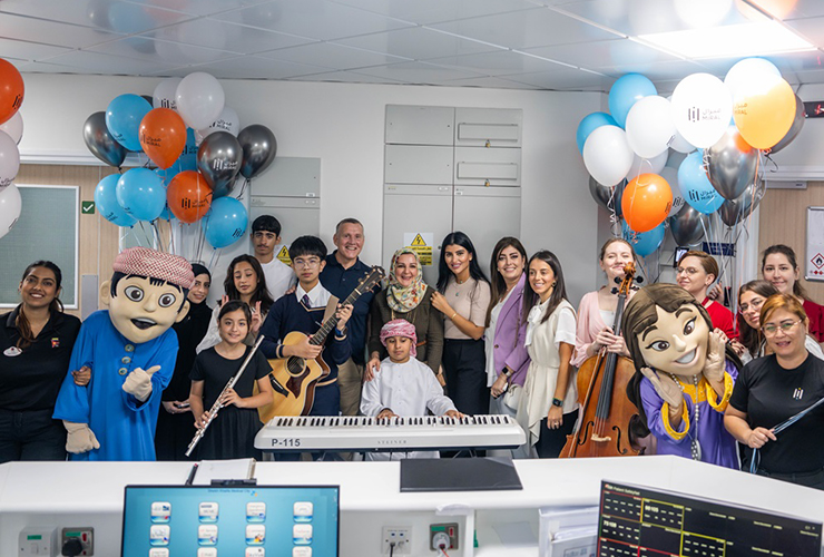 Patients at Sheikh Khalifa Medical City were treated to trickshot shows, putting competitions and live music during VIP meet-and-greet experience with Adam Scott