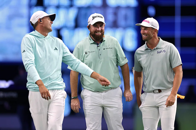 TGL indoor golf debuts with smoke, music and a one-sided match