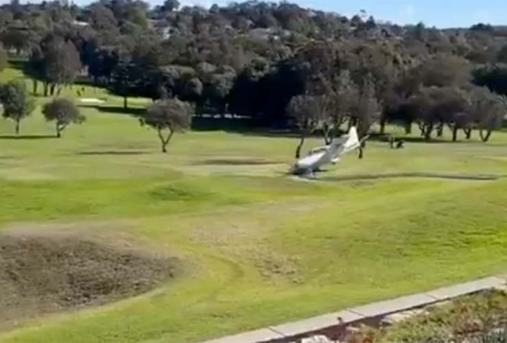 Watch the harrowing footage of an airplane crash landing on an Australia golf course