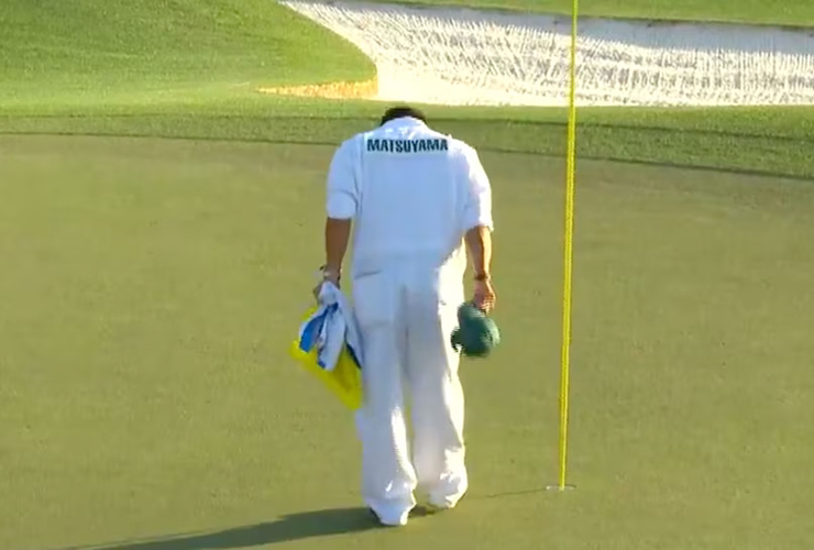 Hideki Matsyyama caddie bow at Masters