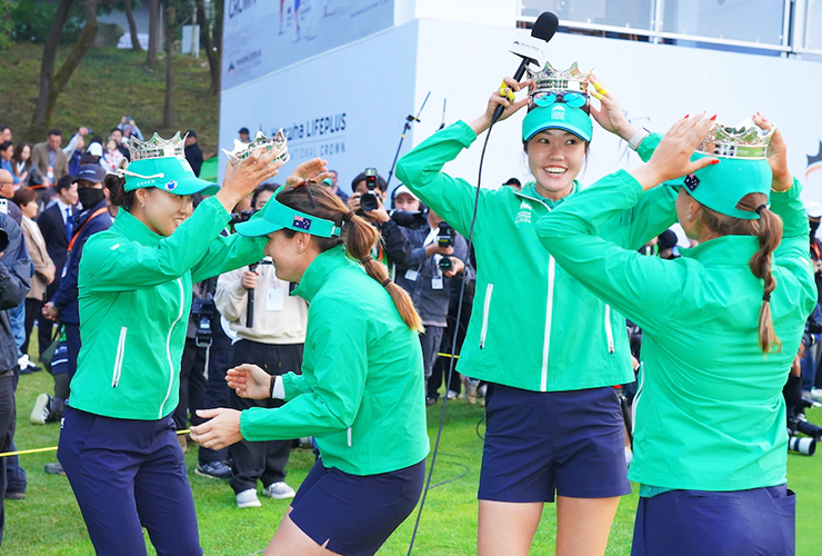 Australia rallies to get into semifinals and finals, then tops Americans to capture International Crown