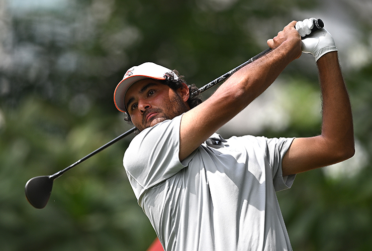 Defending champion Eugenio Chacarra edges ahead in India