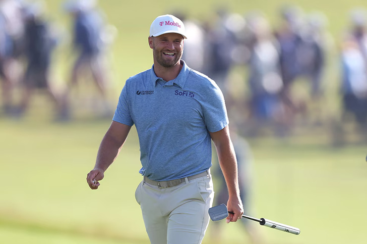U.S. Open 2026: Wyndham Clark goes low after wind dies down, taking four-shot lead into Friday