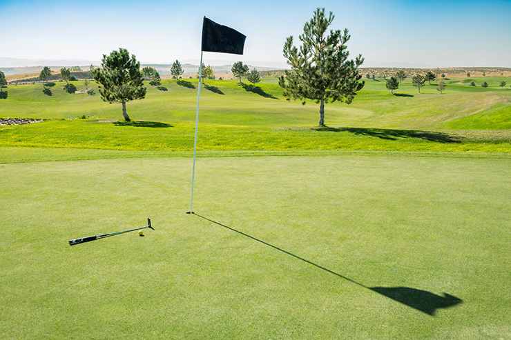 Rules of Golf Review: You’re on the green in regulation (congrats). Here’s a quick guide to putting-green rules